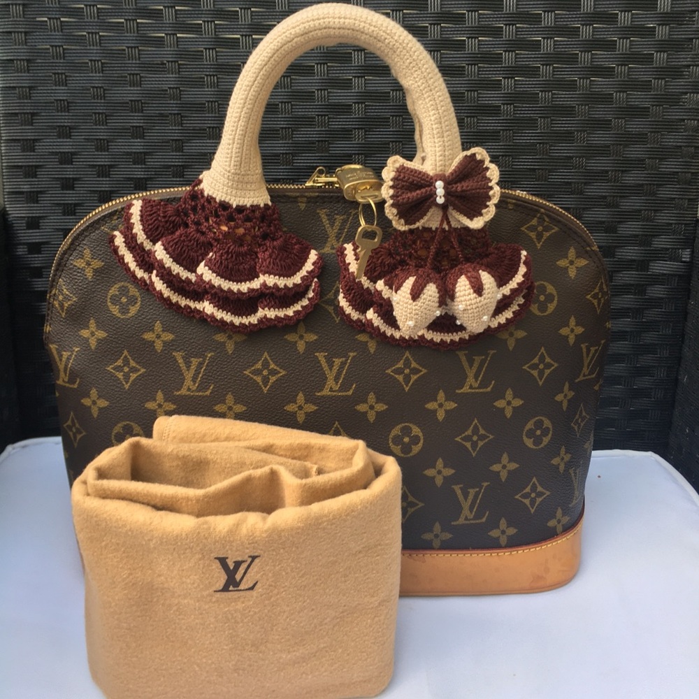 Louis Vuitton Monogram Alma PM handbag